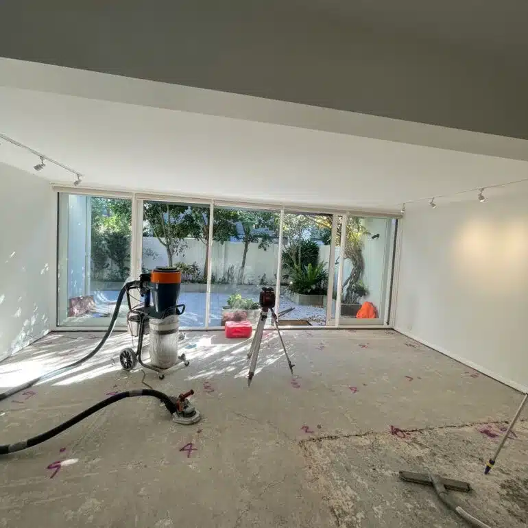 Slab preparation with dust extraction