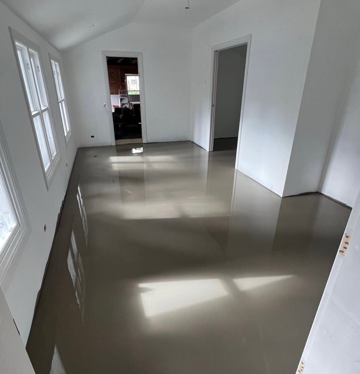 Self-levelled floor in a renovated room